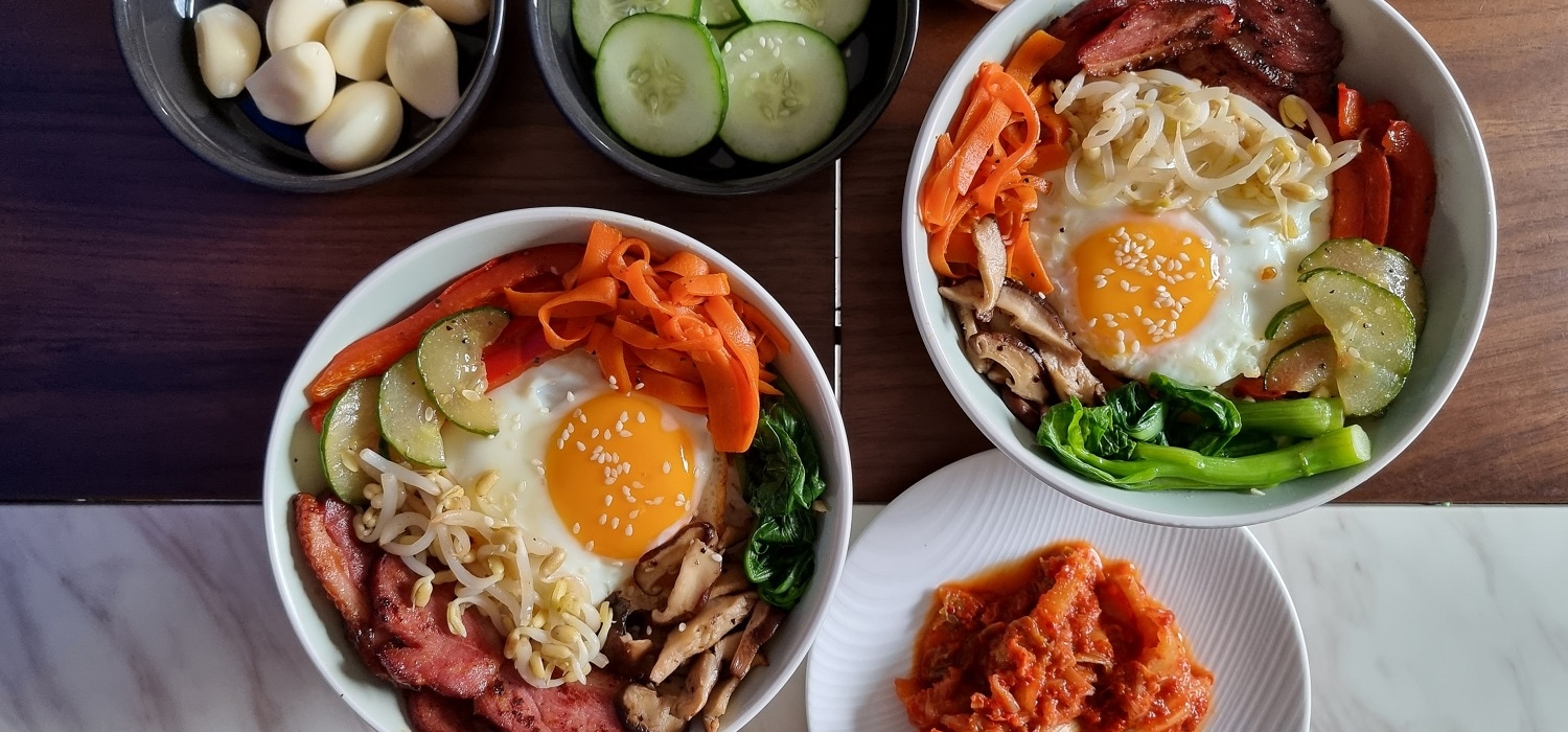 Bibimbap z mięsem lub wegetariański — jak przygotować? 