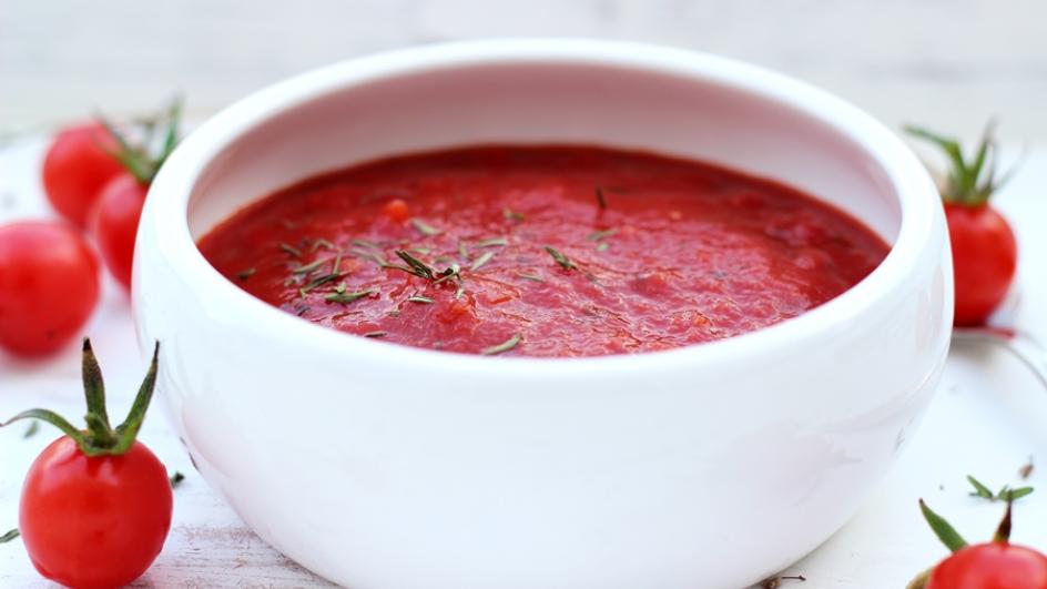 Zupa pomidorowa z pieczonych pomidorów z czosnkiem