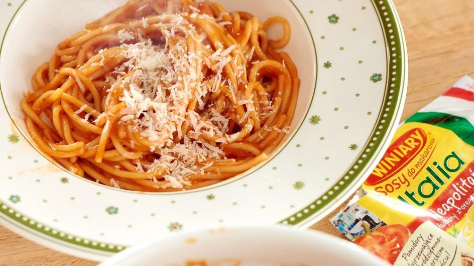 Spaghetti z sosem pomidorowym