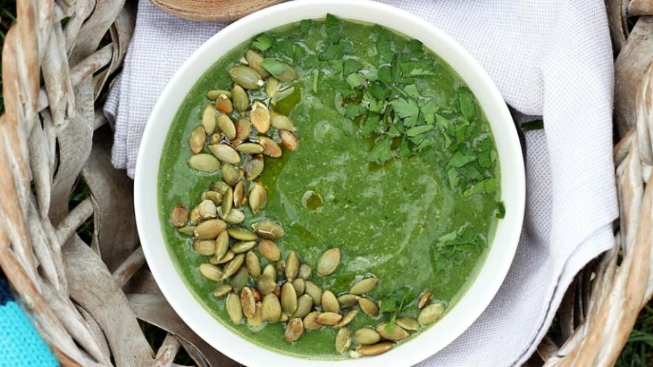 Zupa z zielonych warzyw z zieloną soczewicą i olejem lnianym