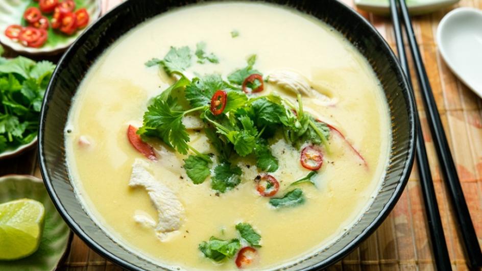 Tajska zupa z kukurydzy na mleku kokosowym