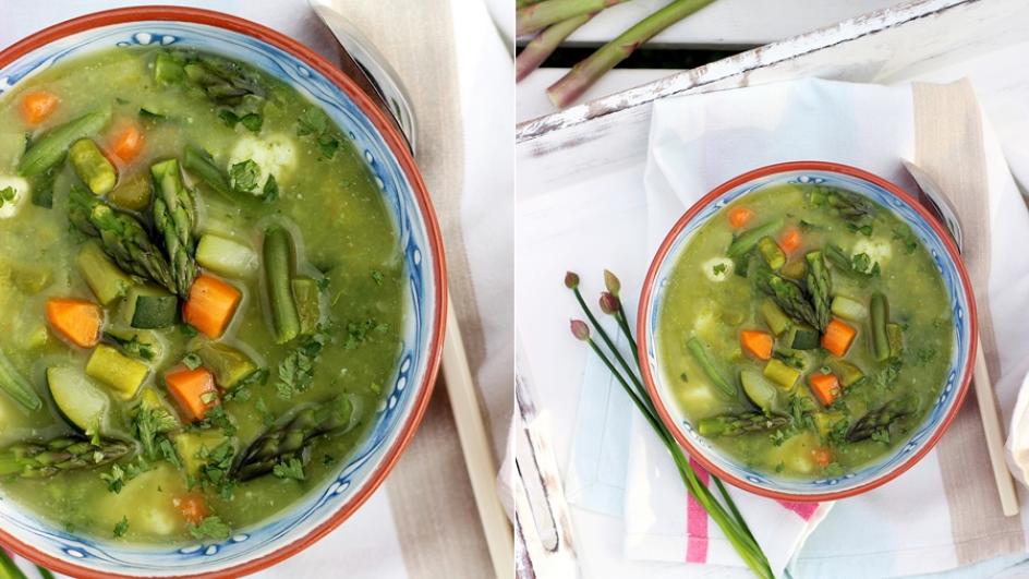 Zupa z zielonych szparagów z warzywami
