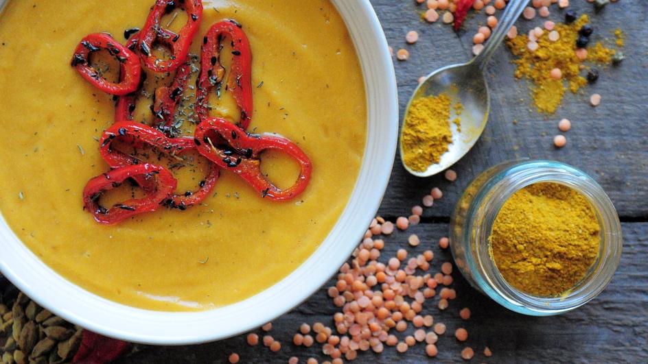 Zupa krem z czerwonej soczewicy z curry