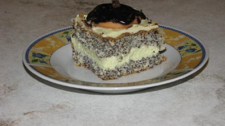 Ciasto makowe z kremem i polewą czekoladową