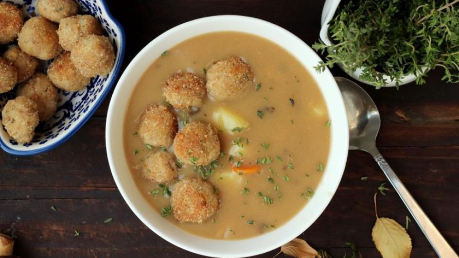 Zupa grzybowa z ziemniakami i tymiankowymi klopsikami