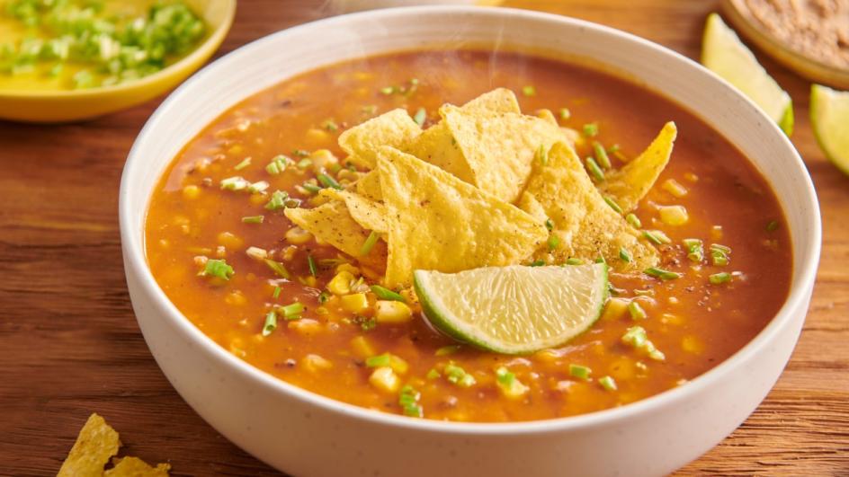 Meksykańska zupa fasolowa z kukurydzą