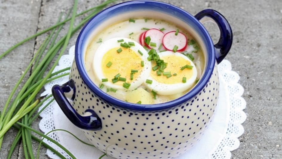 Wiosenna zupa z rzodkiewką i jajkiem