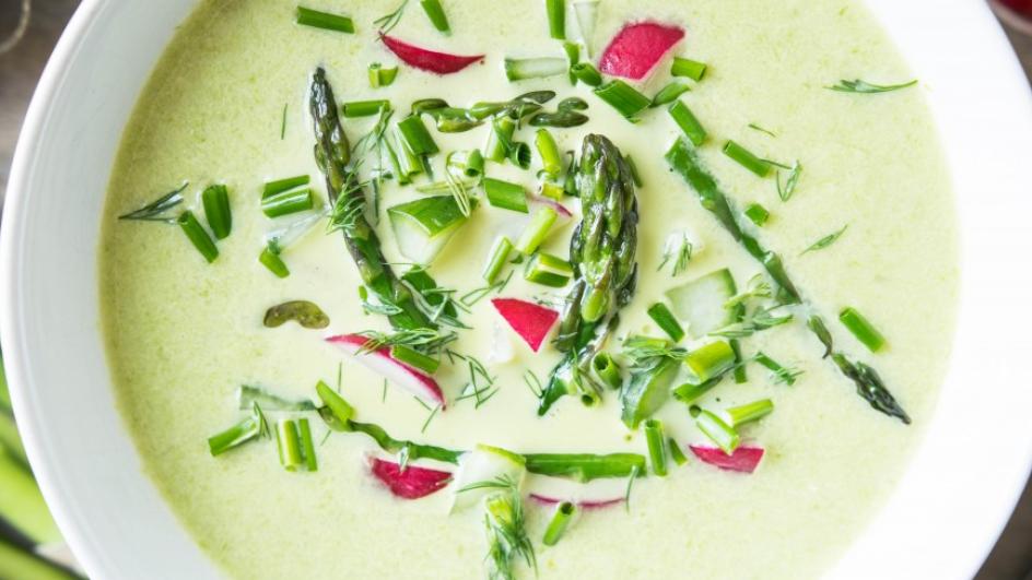 Zupa szparagowa na lato, czyli chłodnik z zielonych szparagów