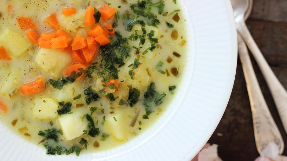 Zupa ogórkowa z ziemniakami bez mięsa