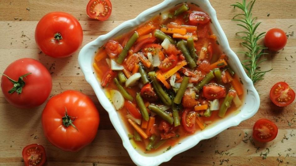 Zupa z zielonej fasolki szparagowej z pomidorami i estragonem