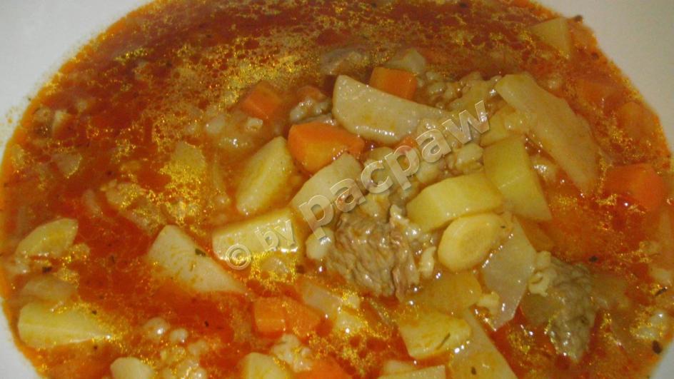 Zupa gulaszowa z kaszą jęczmienną i topinamburem