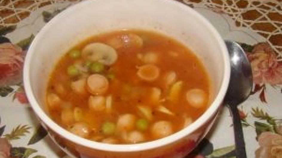 Zupa gulaszowa z parówkami