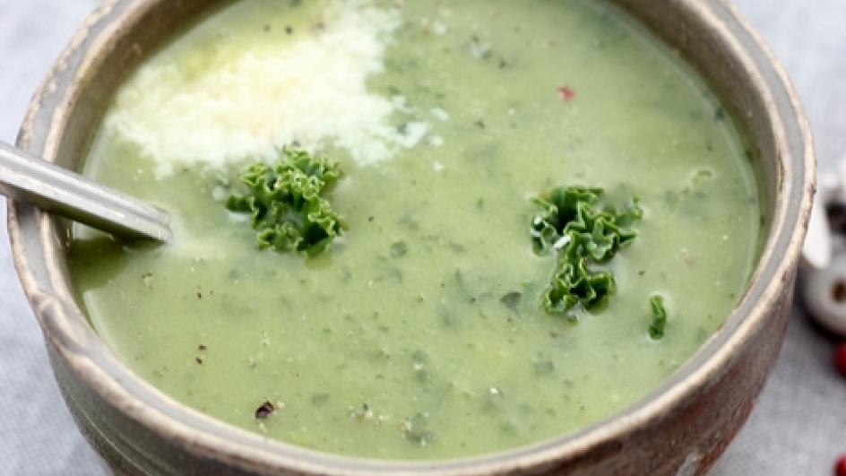 Lekka zielona zupa z jarmużem