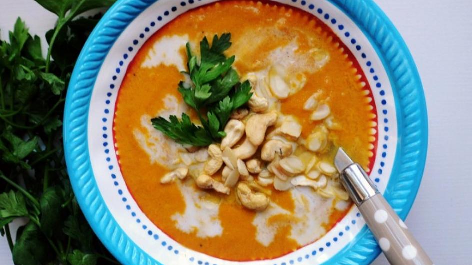 Egzotyczna zupa krem: marchew, kokos, awokado