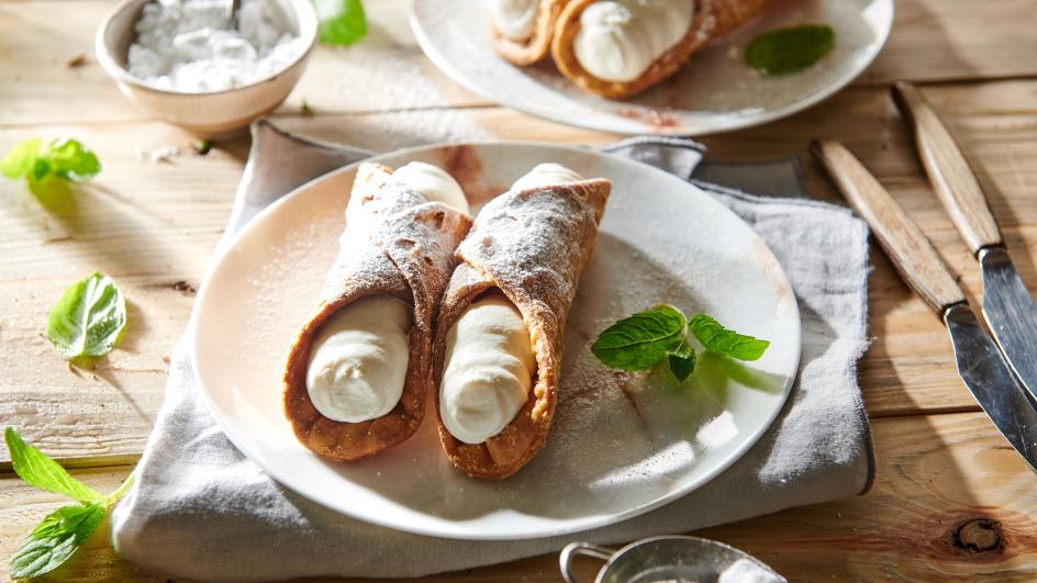 Włoskie cannoli z ricottą – rurki z kremem