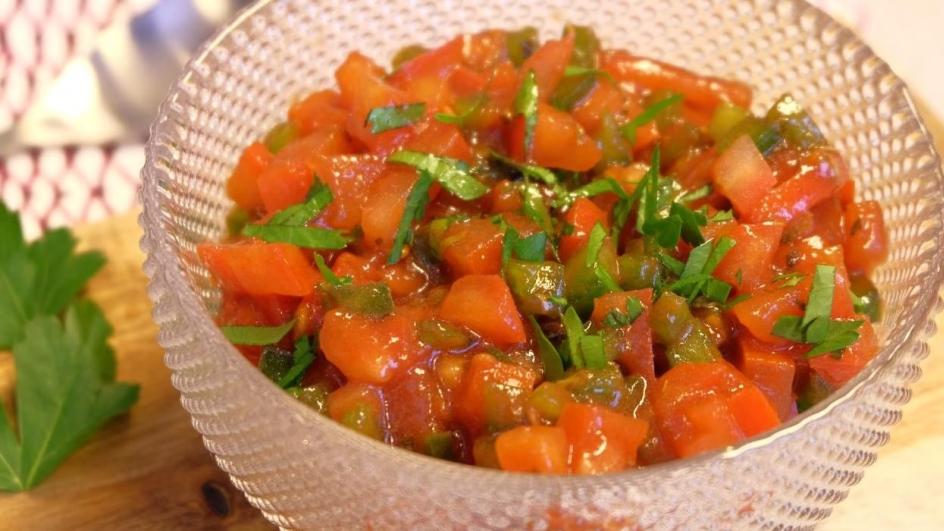 Turecka sałatka z pomidorami
