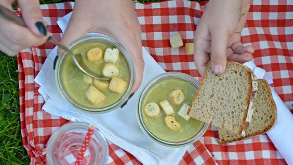 Zupa słoikowa – zupa krem ze szparagów, czyli idziemy na piknik