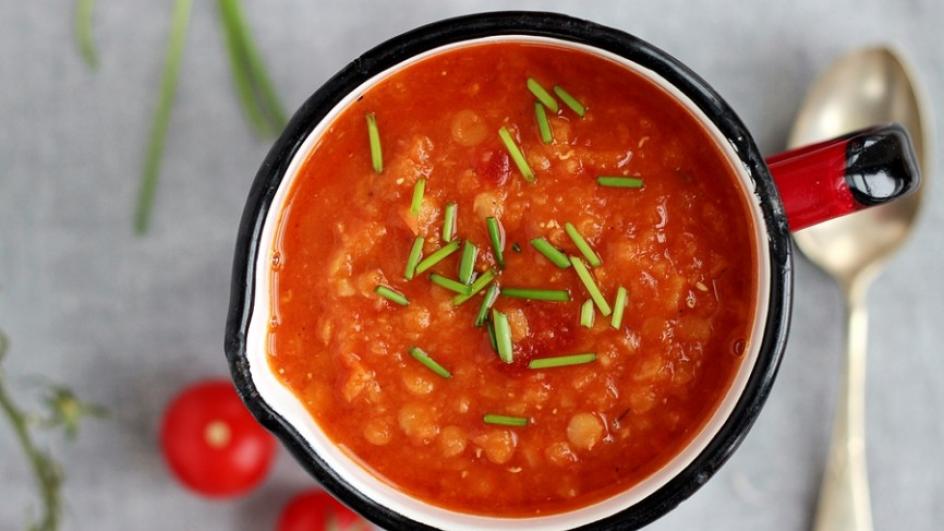 Zupa z czerwonej soczewicy z passatą pomidorową na chłody