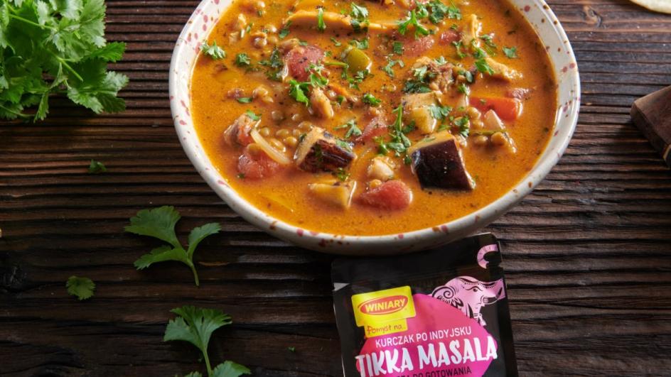 Zupa tikka masala z mlekiem kokosowym i warzywami