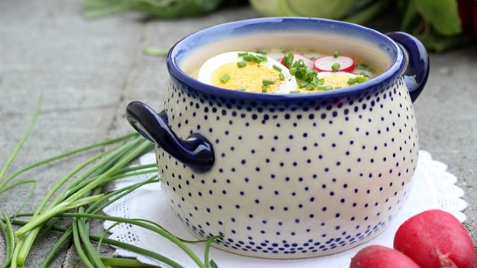 Wiosenna zupa z rzodkiewką i jajkiem
