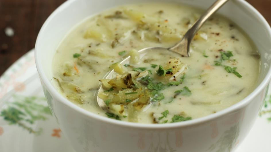 Zupa ogórkowa bez mięsa z ziemniakami