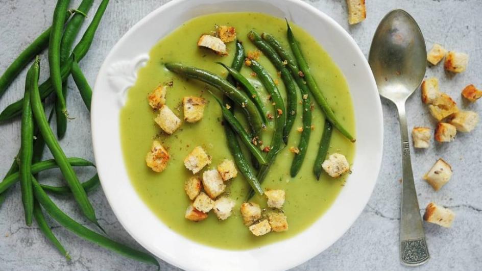 Zupa krem z zielonych warzyw z grzankami