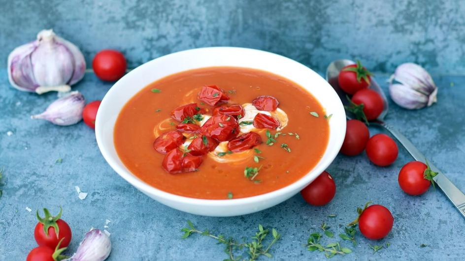 Zupa krem ze świeżych pomidorów i papryki