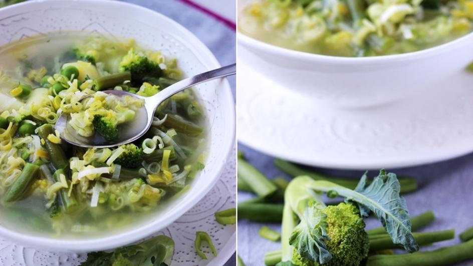 Zielona zupa z pora z fasolką szparagową, groszkiem i brokułami
