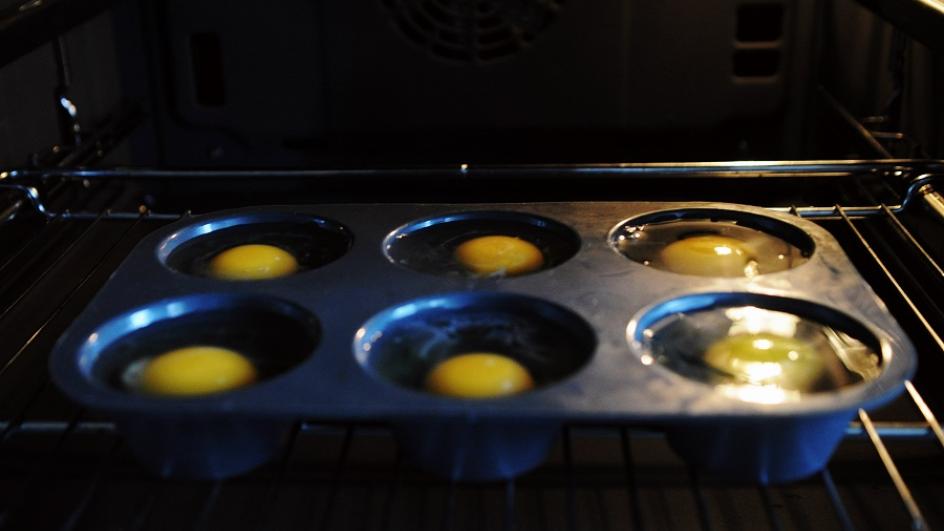 Jajka w koszulkach przygotowane w piekarniku