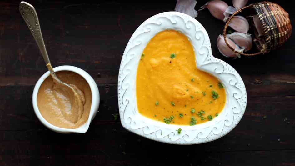 Zupa marchewkowa z masłem orzechowym