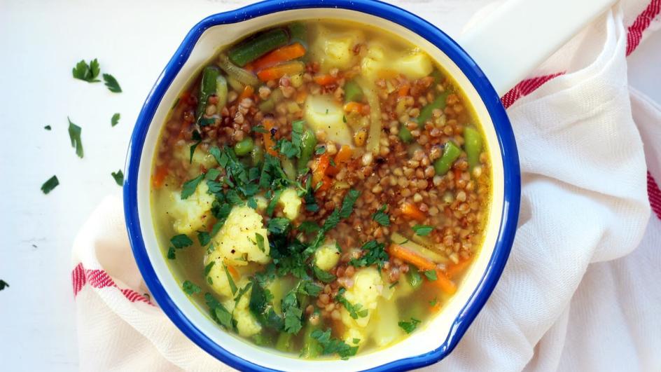 Zupa zimowa z mrożonych warzyw i kaszą gryczaną