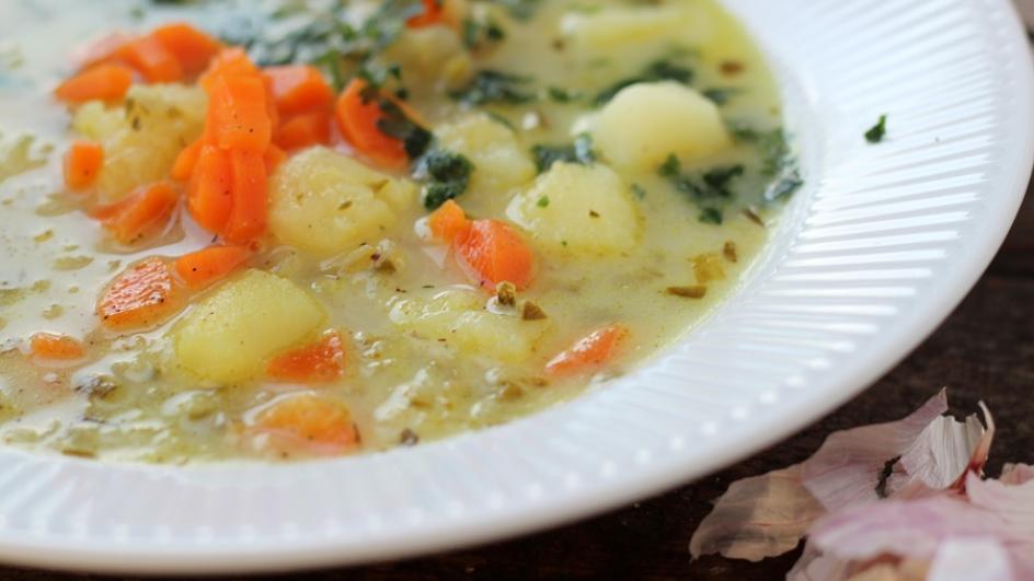 Zupa ogórkowa z ziemniakami bez mięsa