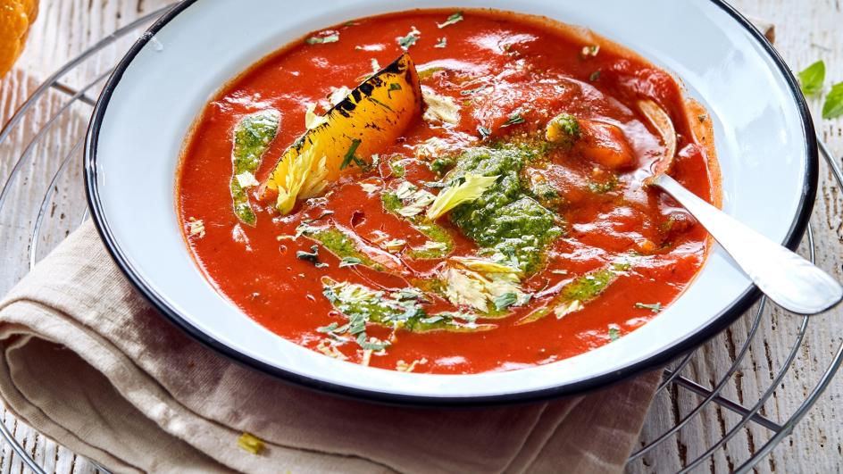 Zupa pomidorowa z nutą pomarańczową i pesto