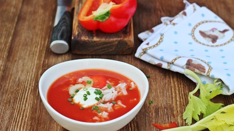 Zupa pomidorowa z ryżem i papryką pieczoną