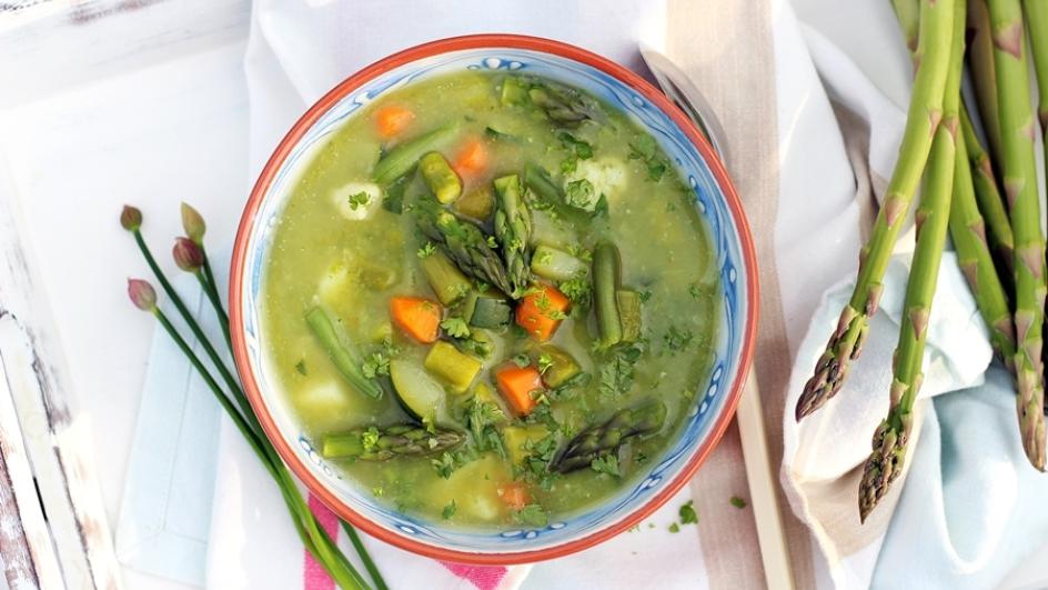 Zupa z zielonych szparagów z warzywami