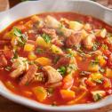 Pożywna zupa z kurczaka i chorizo
