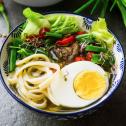 Ramen na kaczych udkach z suszonymi grzybami i makaronem udon