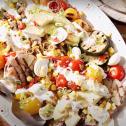 Cobb salad z kurczakiem i grillowanymi warzywami