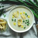 Zupa krem z kalafiora z karczochami i zieloną cebulką