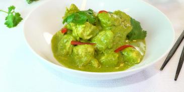 Tajskie zielone curry z warzywami i kurczakiem