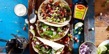 Tacos z szarpaną wołowiną, awokado i granatem