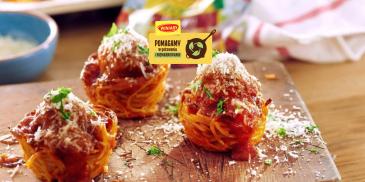 Spaghetti inaczej: makaronowe foremki z pulpecikami i sosem pomidorowym