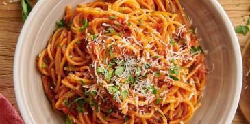 Spaghetti napoli picante lub a’la arabiata