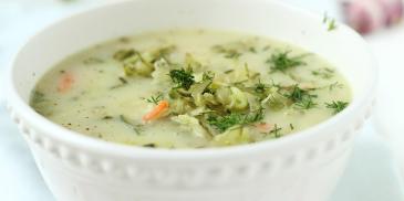 Zupa ogórkowa z ogórkami małosolnymi i ziemniakami