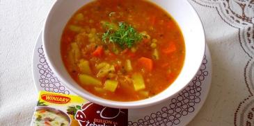 Zupa z czerwonej soczewicy i pomidorów