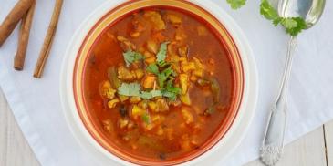 Indyjska zupa gulaszowa z jagnięciną