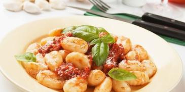 Gnocchi z sosem bolońskim