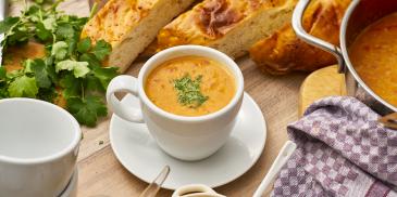 Zupa dahl (indyjska zupa z pomidorów i soczewicy)